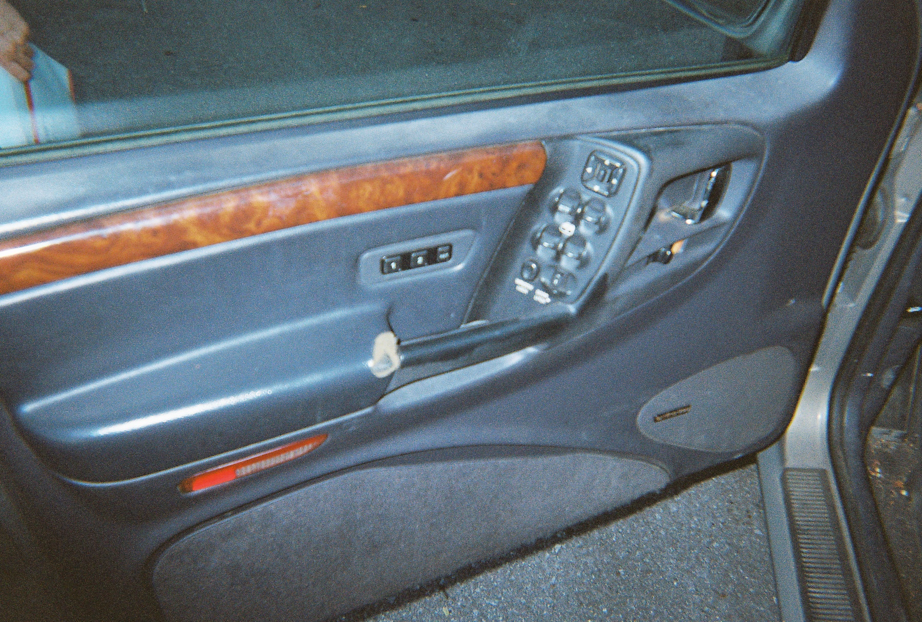 Index of /photos/DB385061996JeepGrandCherokeeLimitedphotos